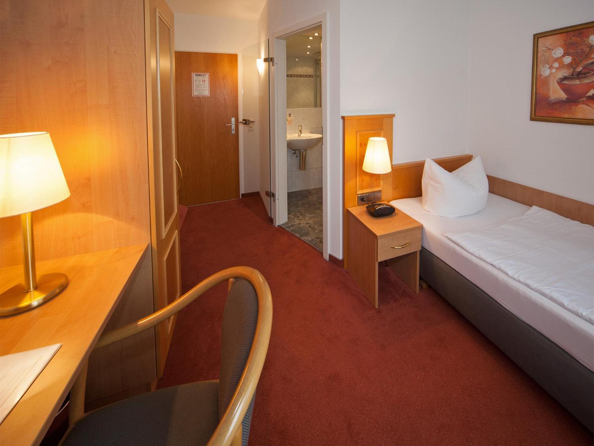 Hotel Engel Rheinmunster Quarto foto