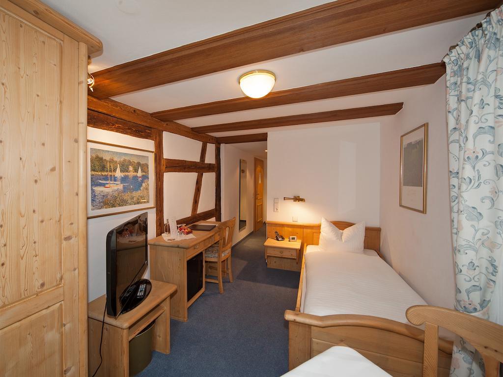 Hotel Engel Rheinmunster Quarto foto