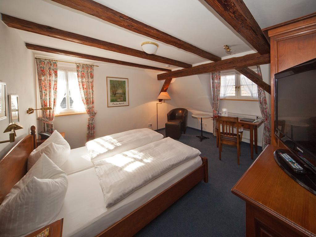 Hotel Engel Rheinmunster Quarto foto